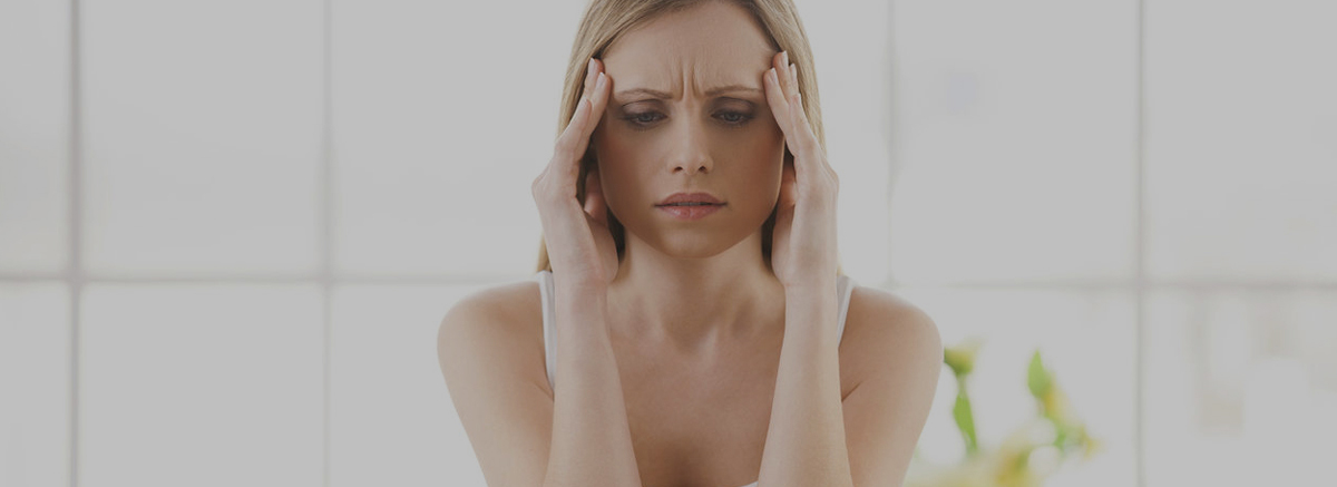 Migrenowe bóle głowy u kobiet w okresie menopauzy. Blog dr Mateusz Nowacki DC Wrocław.
